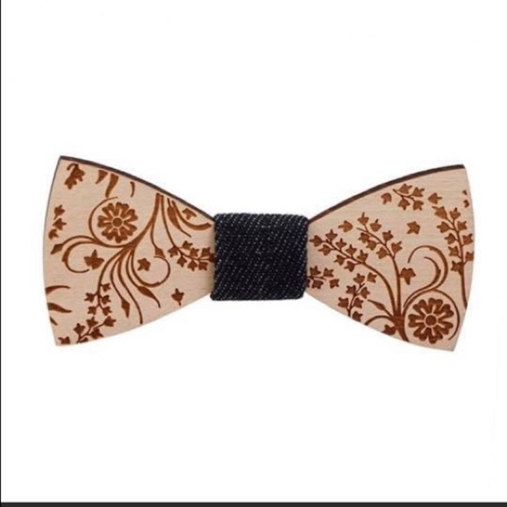 Wooden bow tie with floral detail